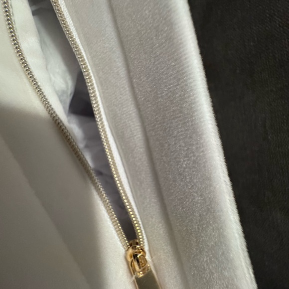 Dior White Cosmetic Bag - Picture 7 of 7